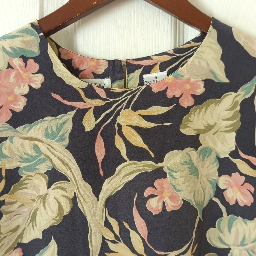Chaus 90's Vintage 100% Silk Light Floral Short Sleeve Round Neck Blouse Gray 8 - Picture 2 of 11